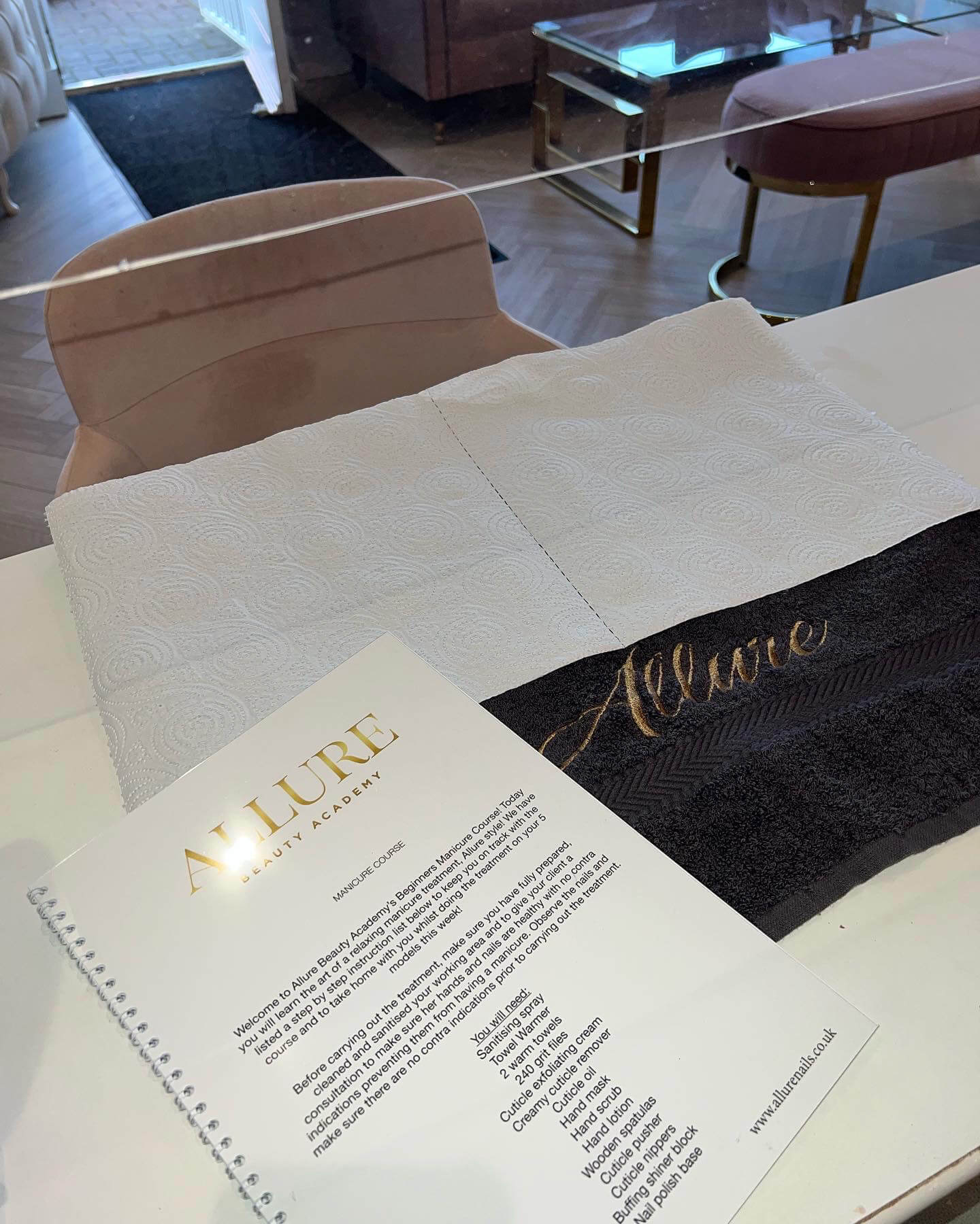 2 Day Beginners Acrylic Course