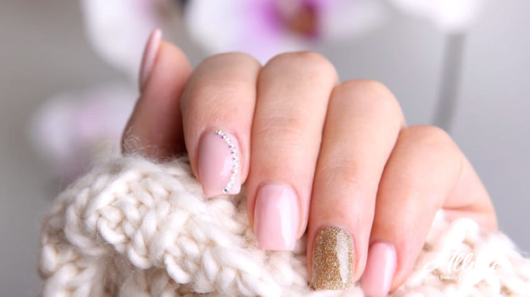Read more about the article Getting your nails done for the first time